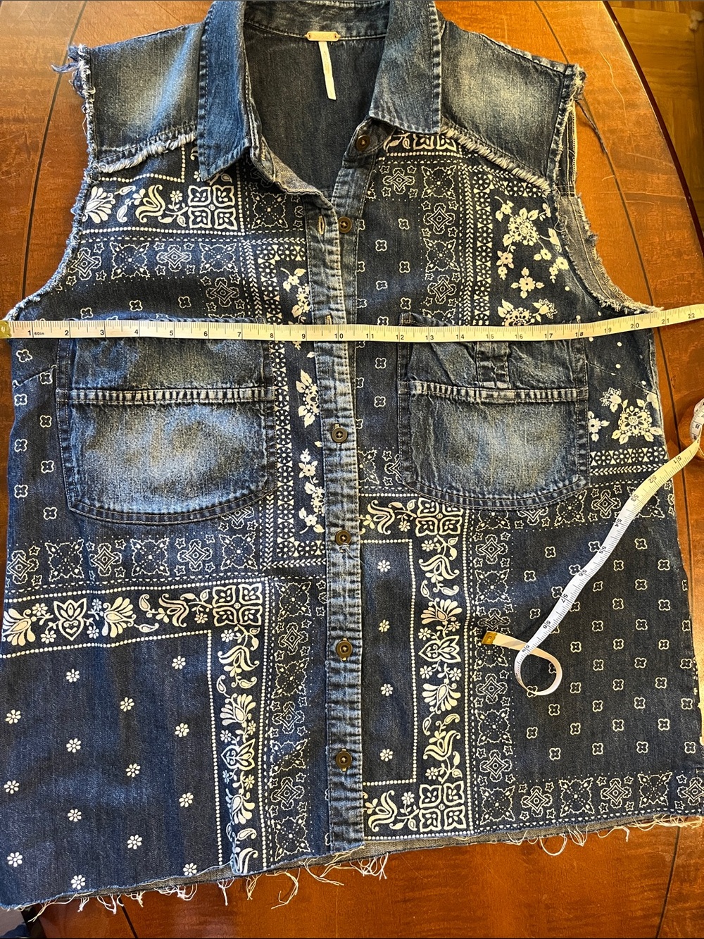 Free People denim / jean vest w/ bandana patch print. Frayed. Boho. Western. L - Picture 7 of 7